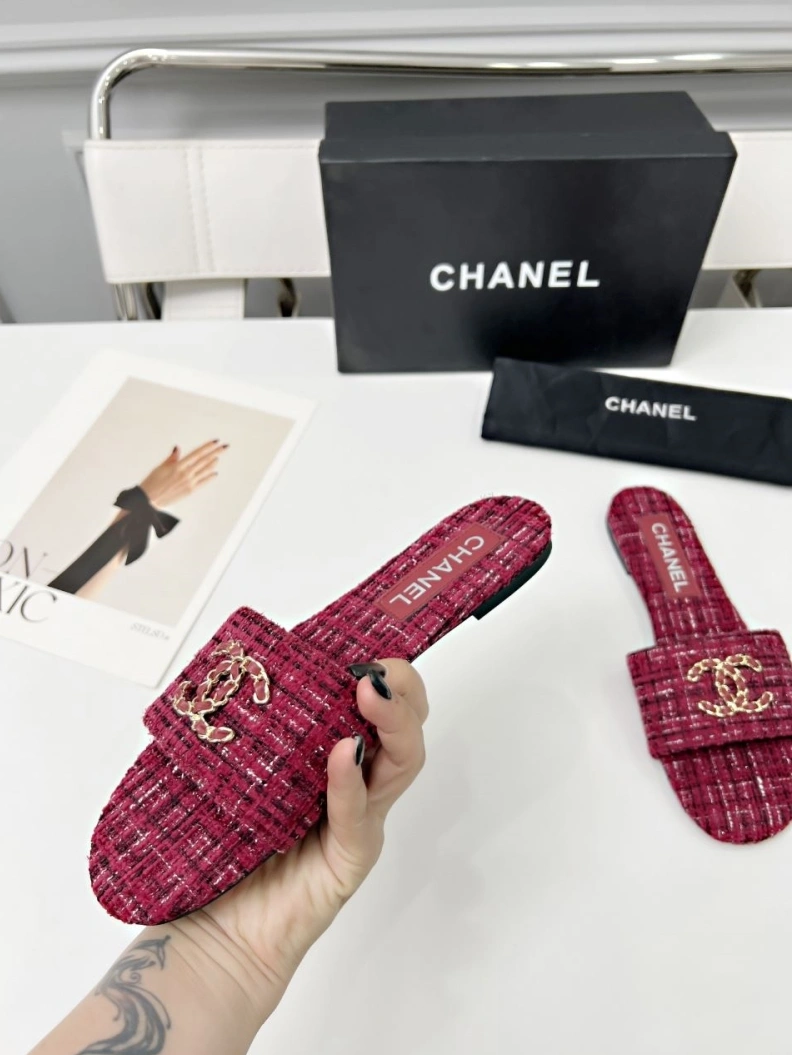 Bright Chxnxl Slippers 118849
