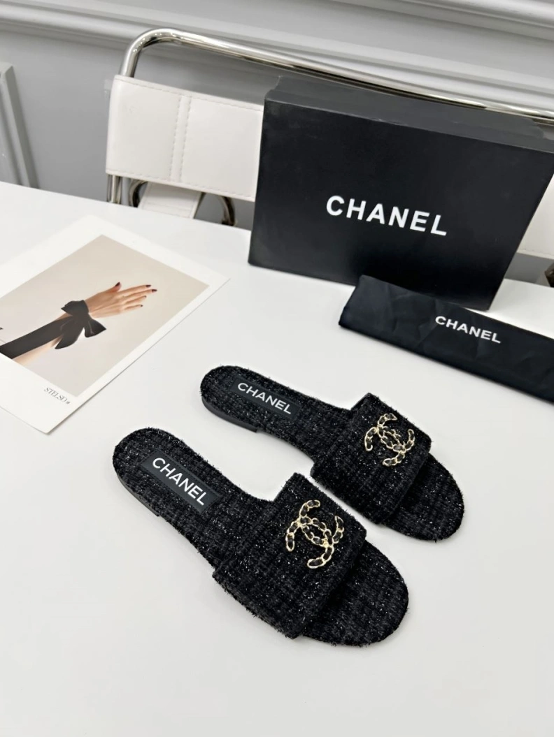 Durable Chxnxl Slippers 118851