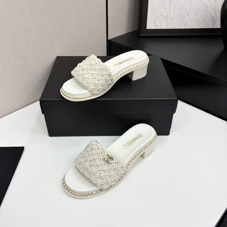 Timeless Chxnxl Slippers 118837