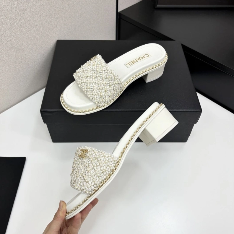 Timeless Chxnxl Slippers 118837