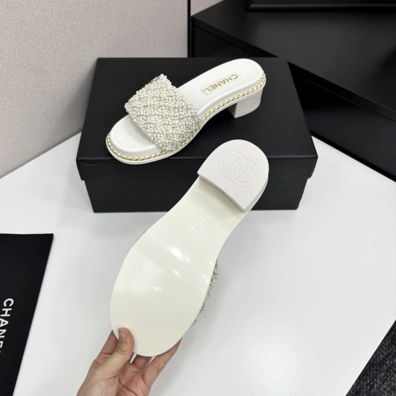 Timeless Chxnxl Slippers 118837