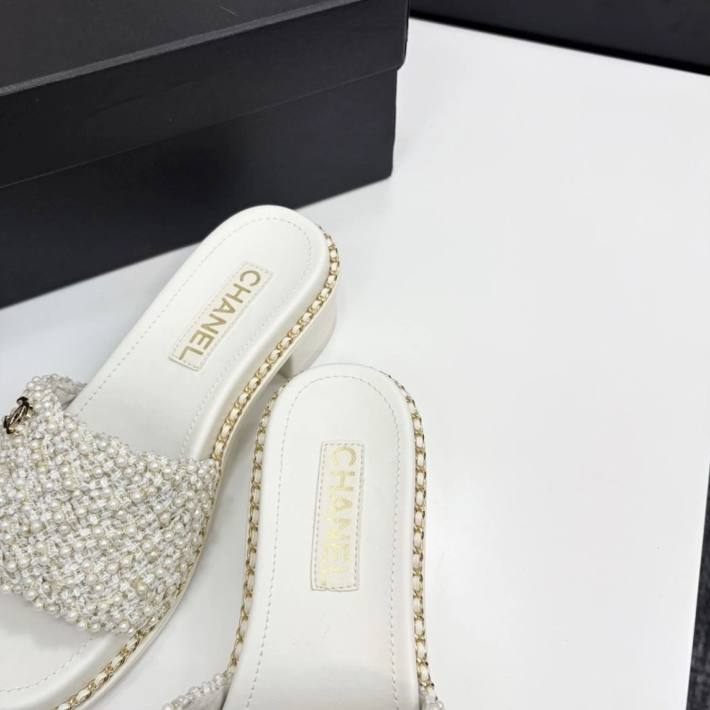 Timeless Chxnxl Slippers 118837