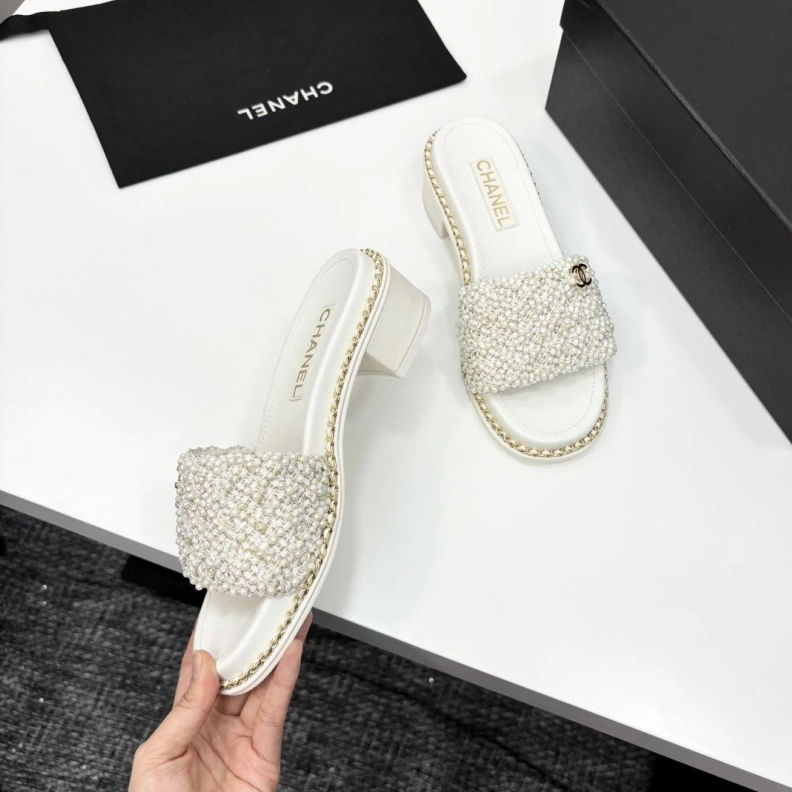 Timeless Chxnxl Slippers 118837