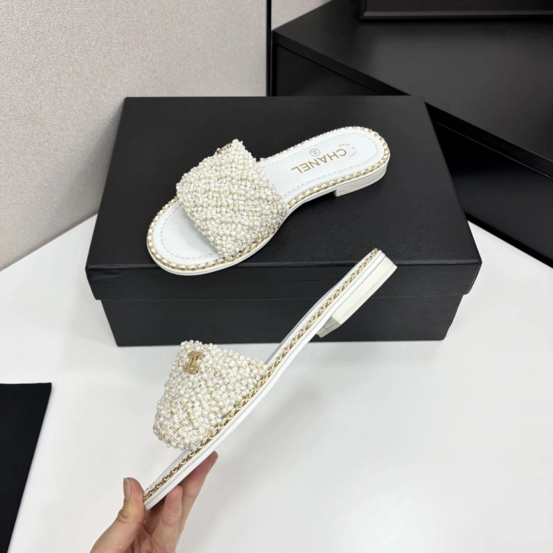 Flexible Chxnxl Slippers 118839