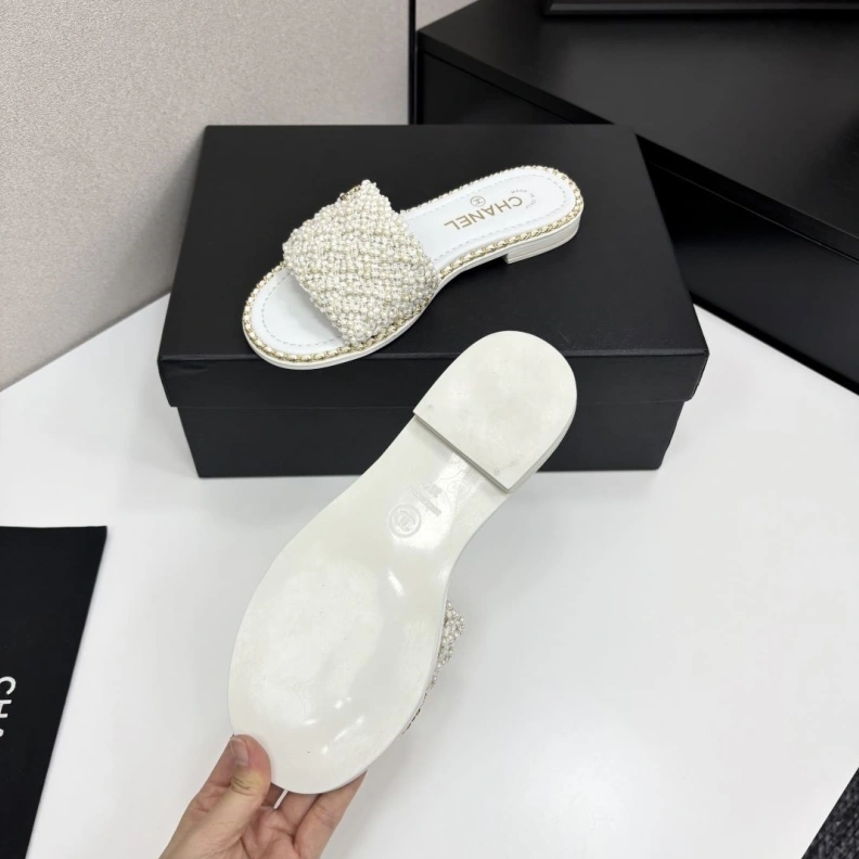 Flexible Chxnxl Slippers 118839