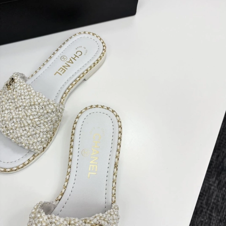 Flexible Chxnxl Slippers 118839