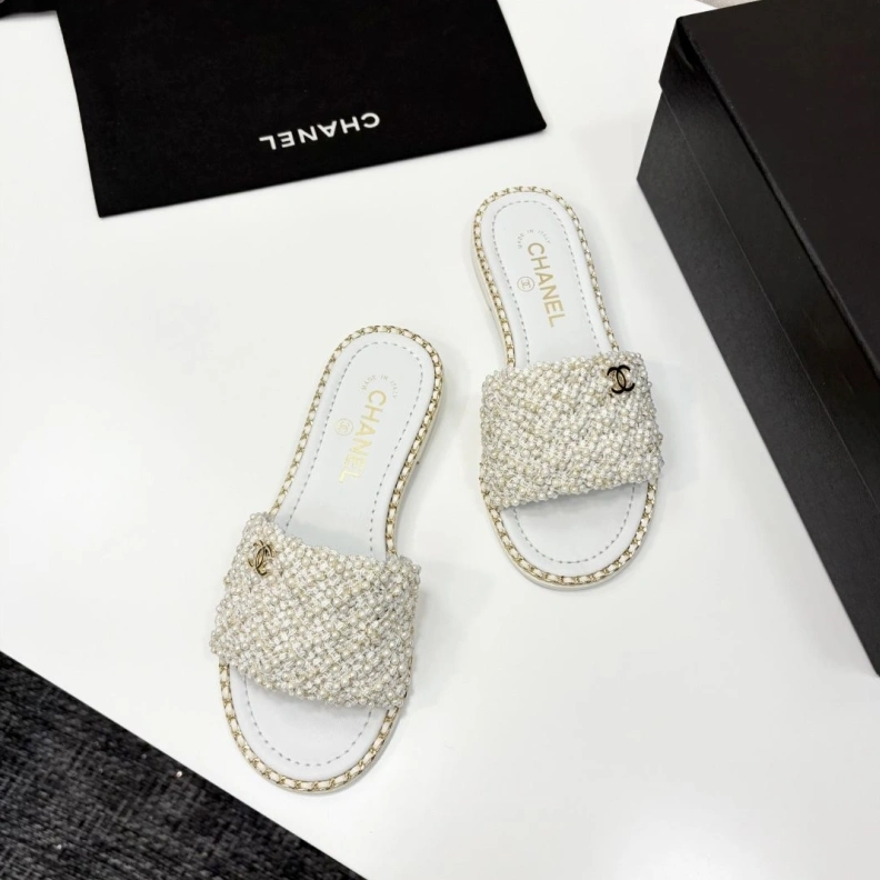 Flexible Chxnxl Slippers 118839