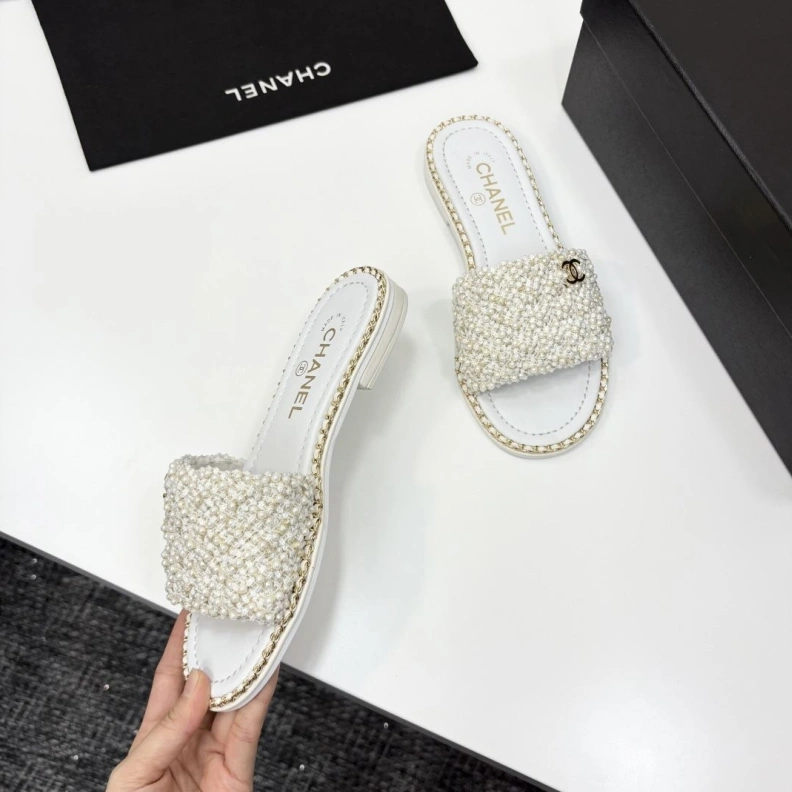 Flexible Chxnxl Slippers 118839