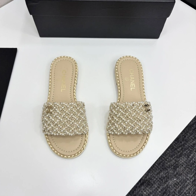HighQuality Chxnxl Slippers 118833