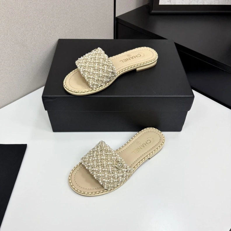 HighQuality Chxnxl Slippers 118833