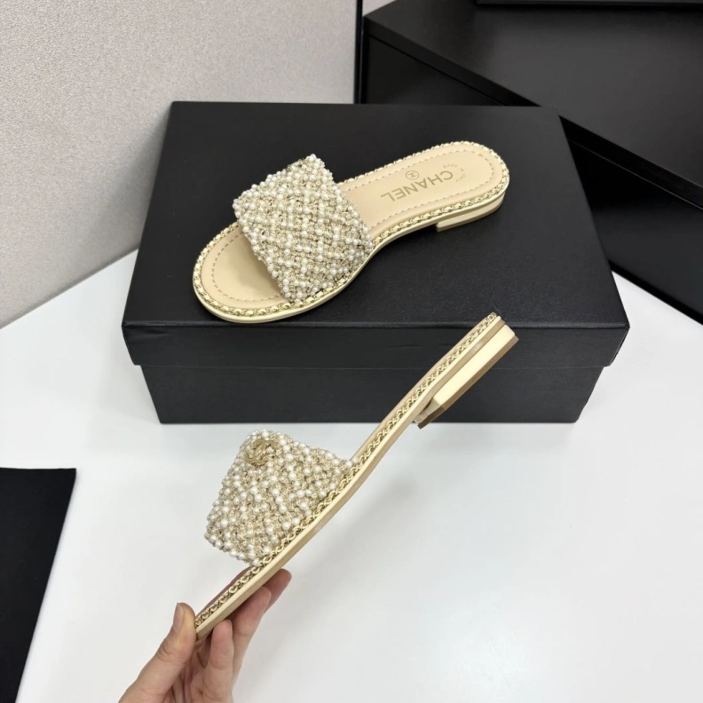 HighQuality Chxnxl Slippers 118833