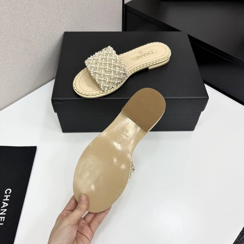HighQuality Chxnxl Slippers 118833