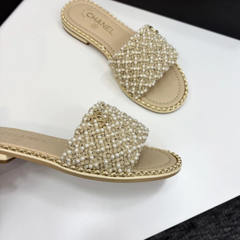 HighQuality Chxnxl Slippers 118833