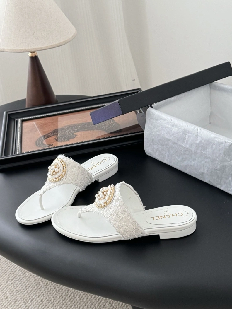 Sleek Chxnxl Sandals 119093