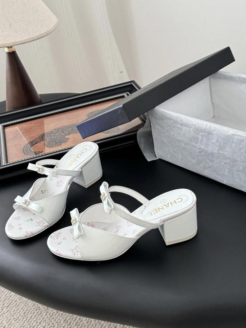Versatile Chxnxl Sandals 119092