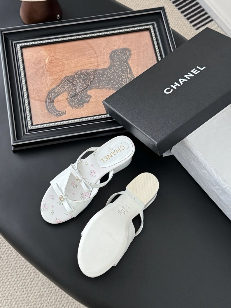 Versatile Chxnxl Sandals 119092