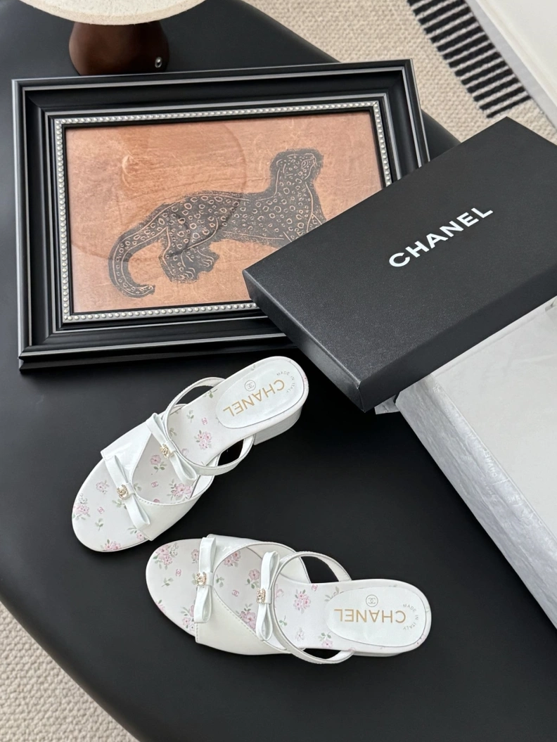 Versatile Chxnxl Sandals 119092
