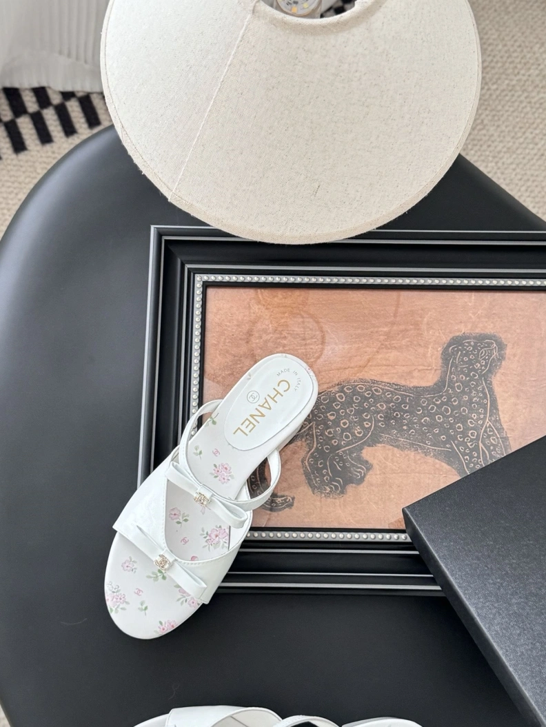 Versatile Chxnxl Sandals 119092