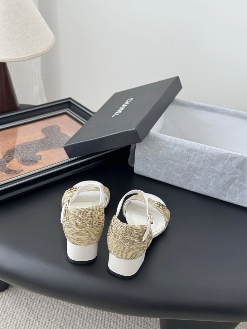 Efficient Chxnxl Slippers 118831