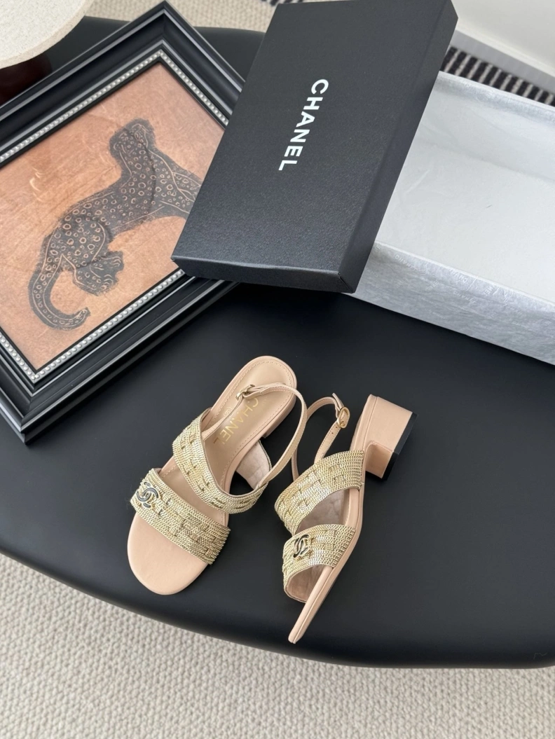 Trendy Chxnxl Slippers 118826