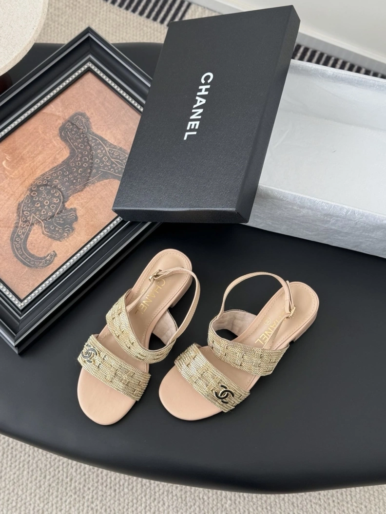 Trendy Chxnxl Slippers 118826