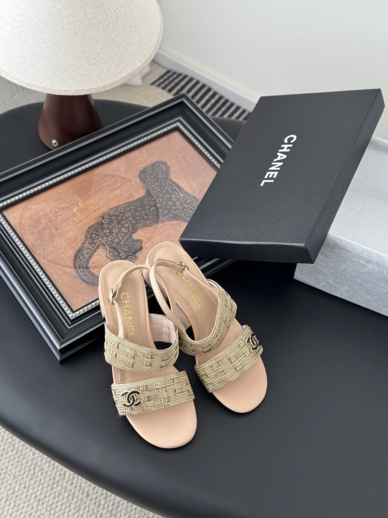 Trendy Chxnxl Slippers 118826