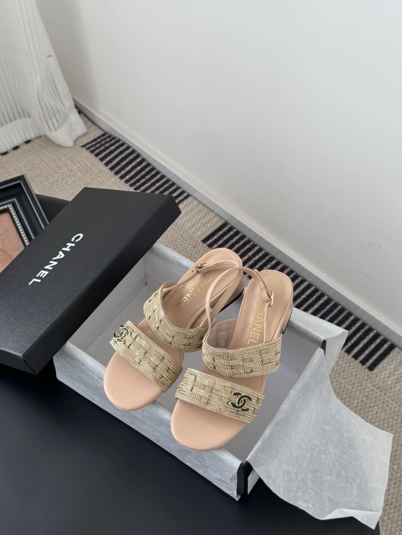 Trendy Chxnxl Slippers 118826