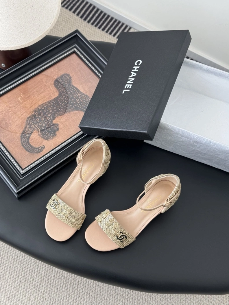 Durable Chxnxl Slippers 118827