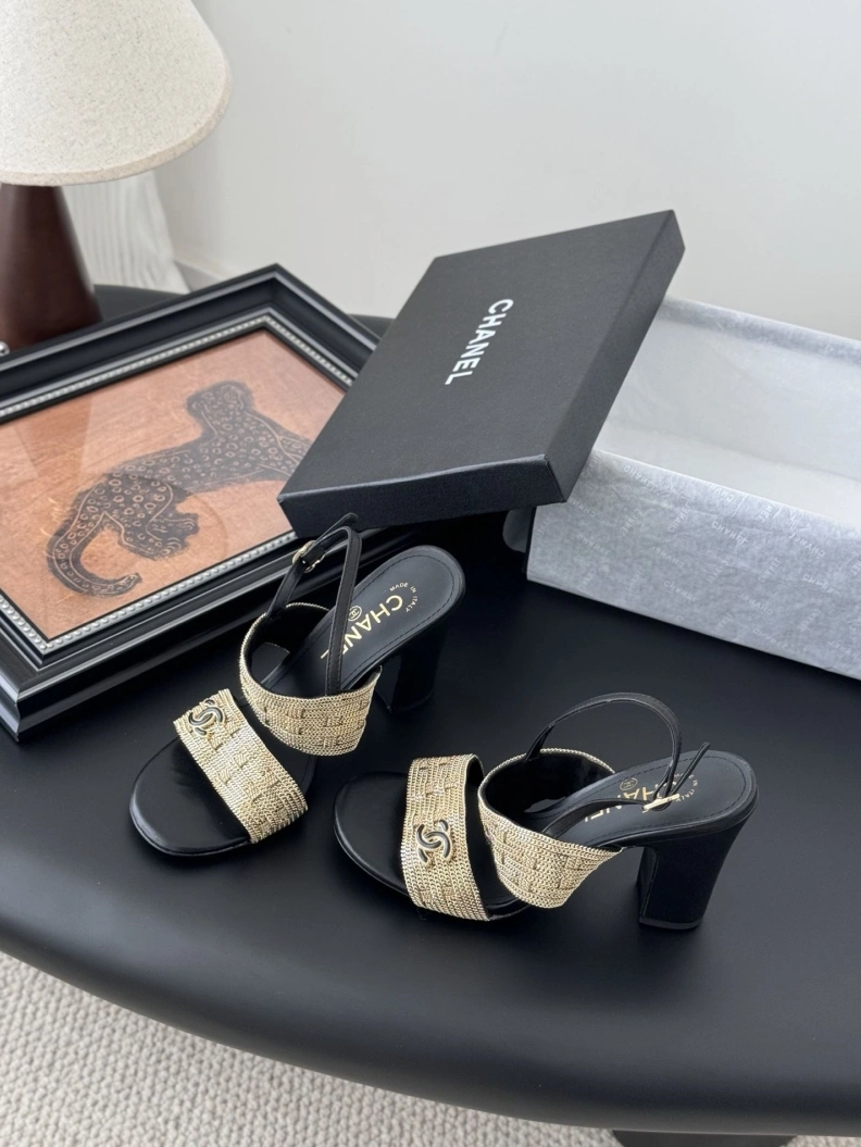 Vibrant Chxnxl Slippers 118828