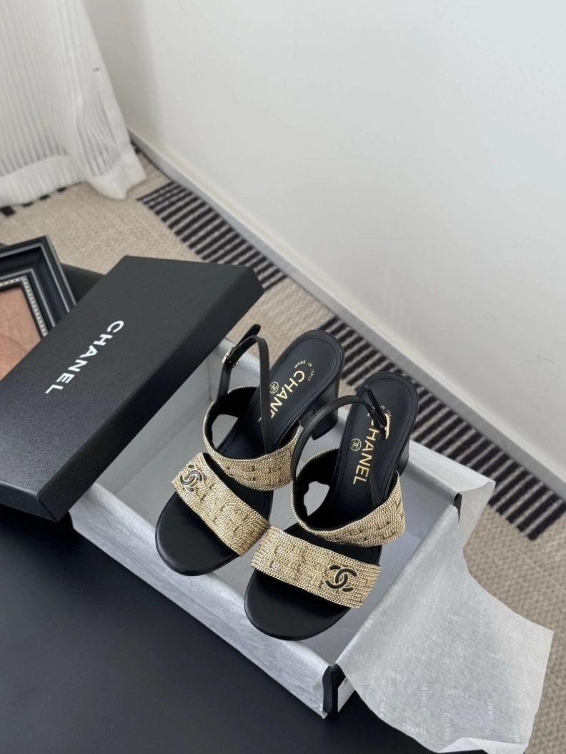 Vibrant Chxnxl Slippers 118828