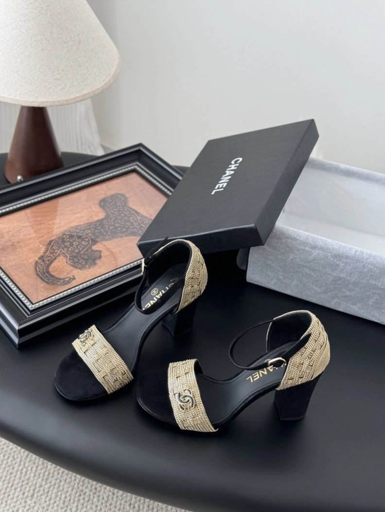 Efficient Chxnxl Slippers 118818