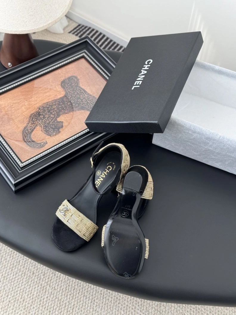 Efficient Chxnxl Slippers 118818