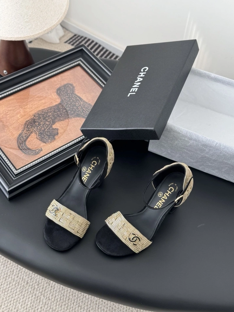 Efficient Chxnxl Slippers 118818