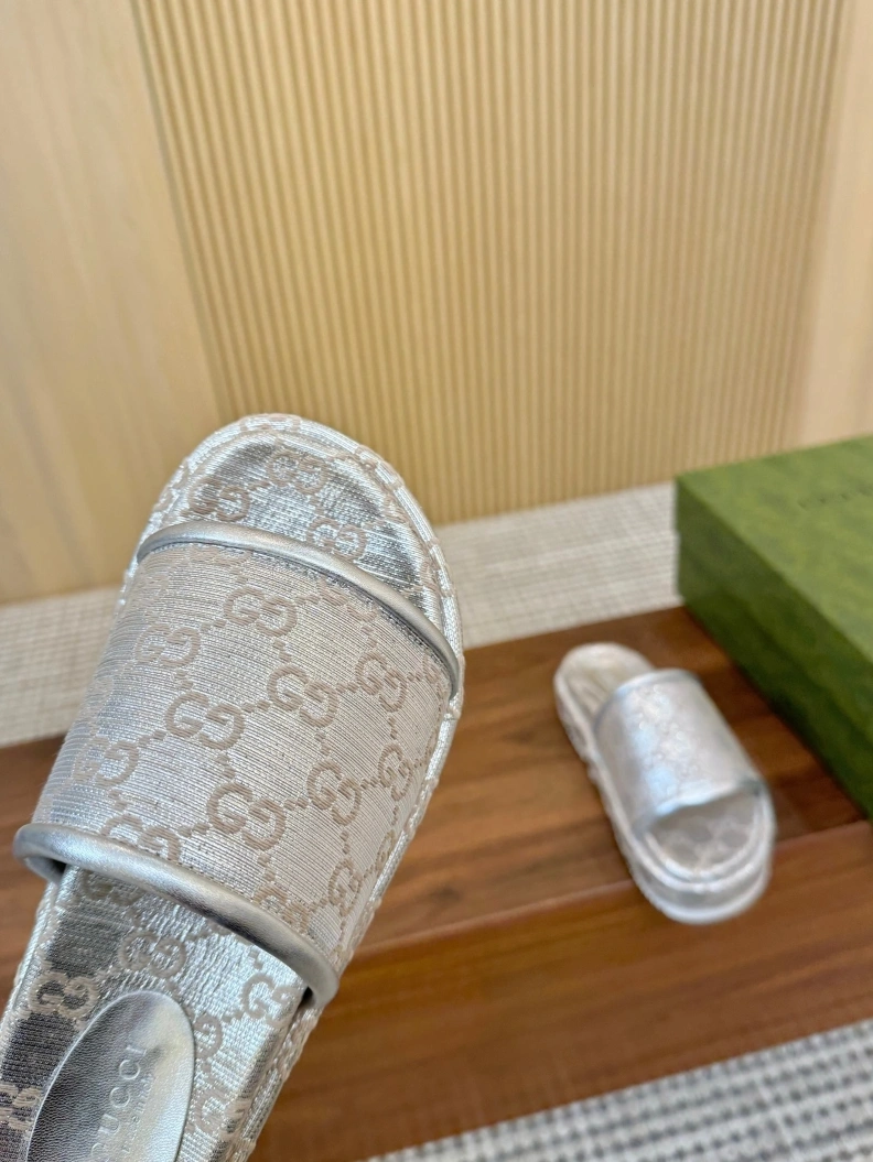 Modern Gxccx Slippers 157032