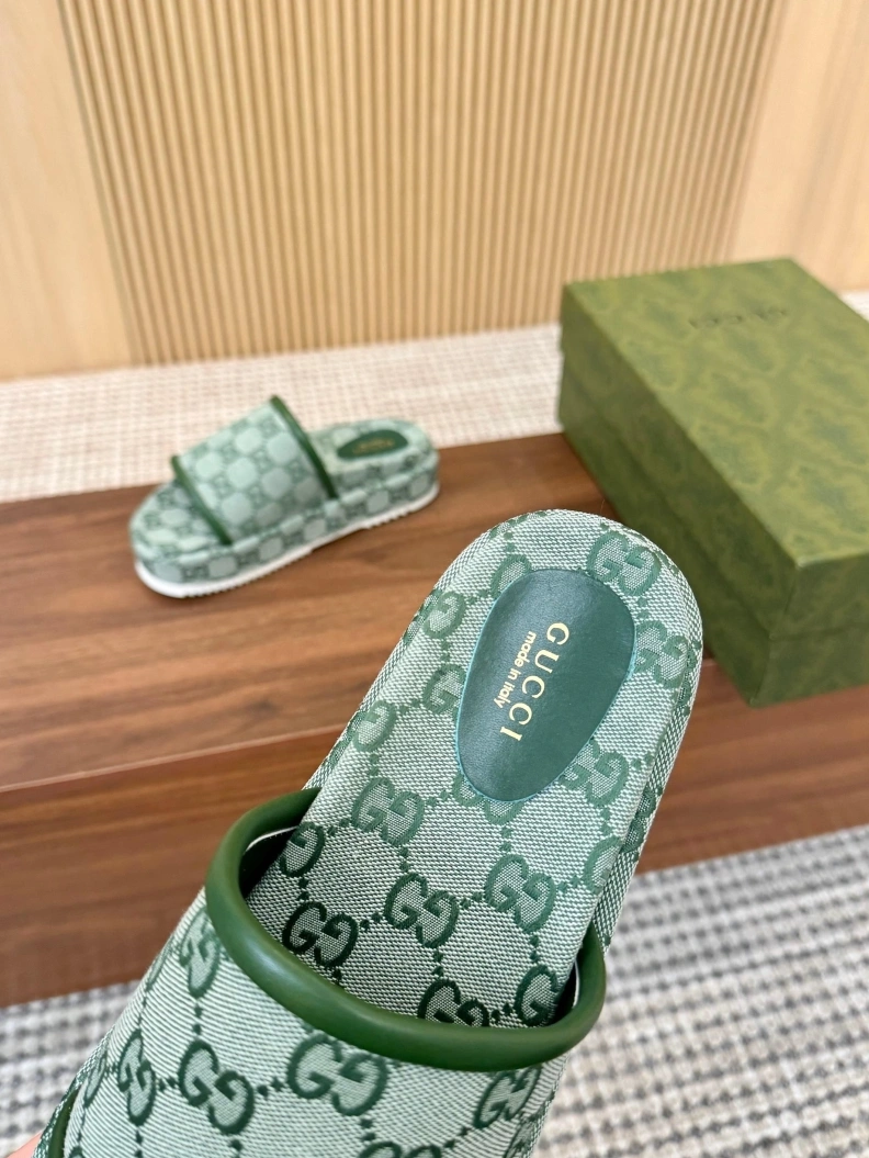 Fashionable Gxccx Slippers 157026