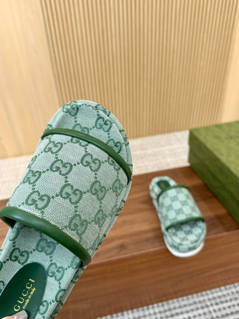 Fashionable Gxccx Slippers 157026