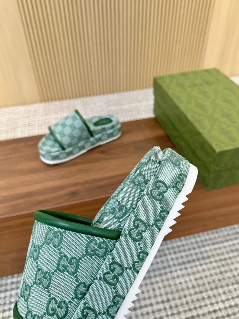 Fashionable Gxccx Slippers 157026