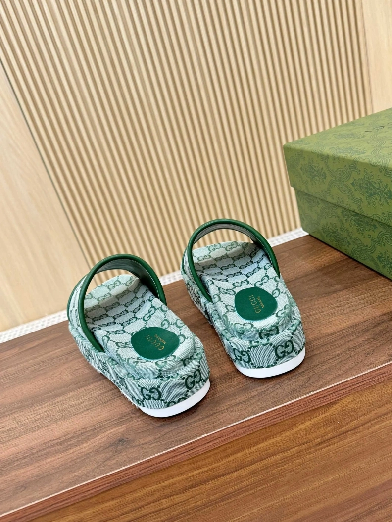 Fashionable Gxccx Slippers 157026