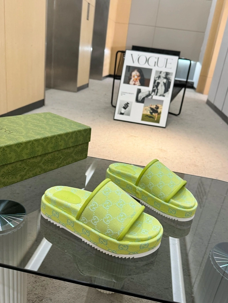 Minimalist Gxccx Slippers 157020
