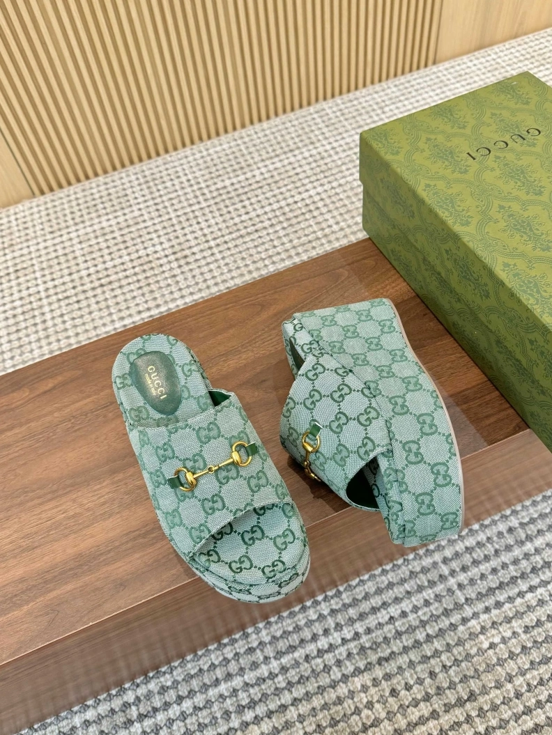 Versatile Gxccx Slippers 157017