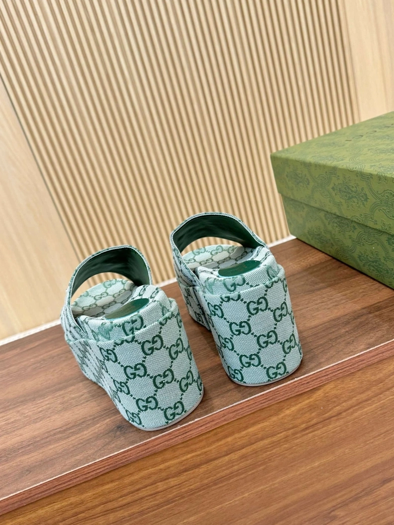 Versatile Gxccx Slippers 157017