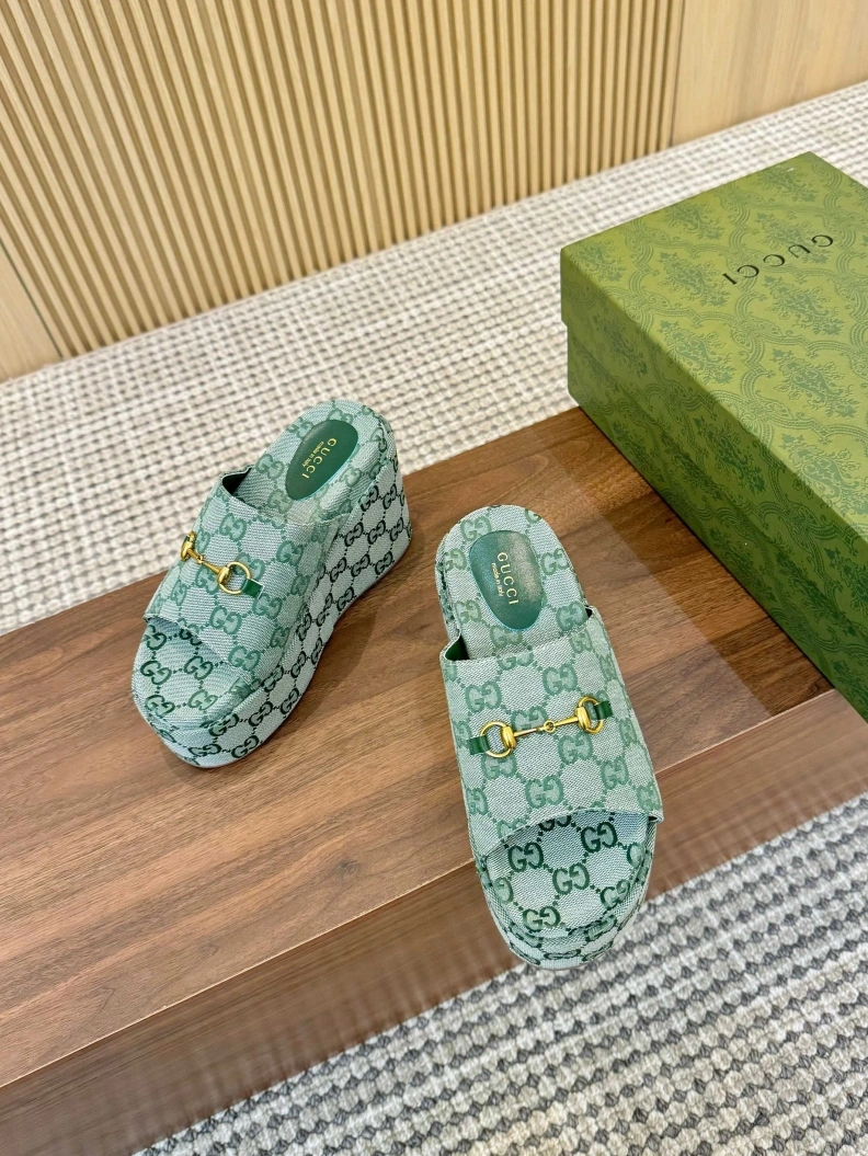 Versatile Gxccx Slippers 157017