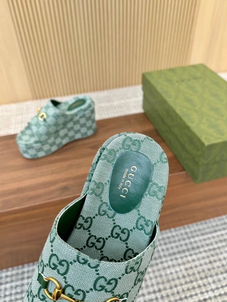 Versatile Gxccx Slippers 157017