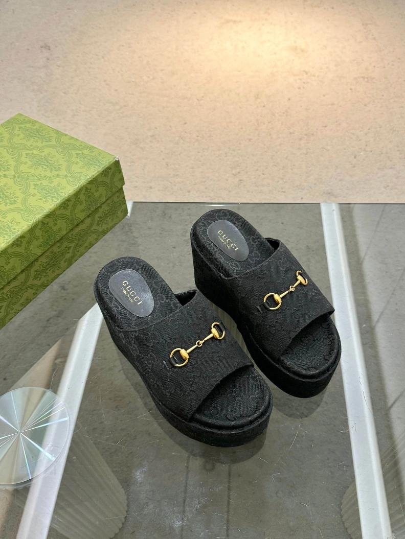 Soft Gxccx Slippers 157011