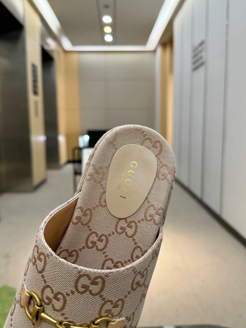 WellDesigned Gxccx Slippers 157012