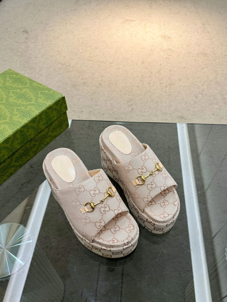 WellDesigned Gxccx Slippers 157012