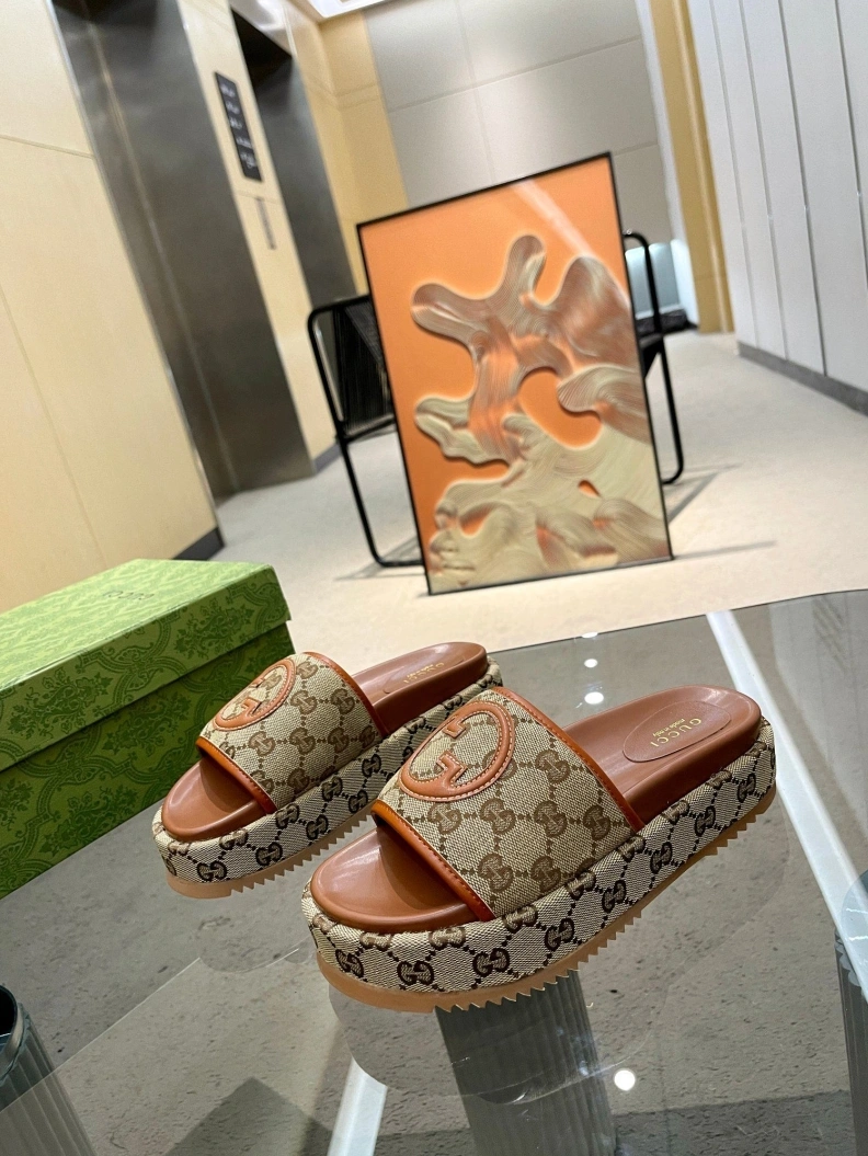 BestValue Gxccx Slippers 157000