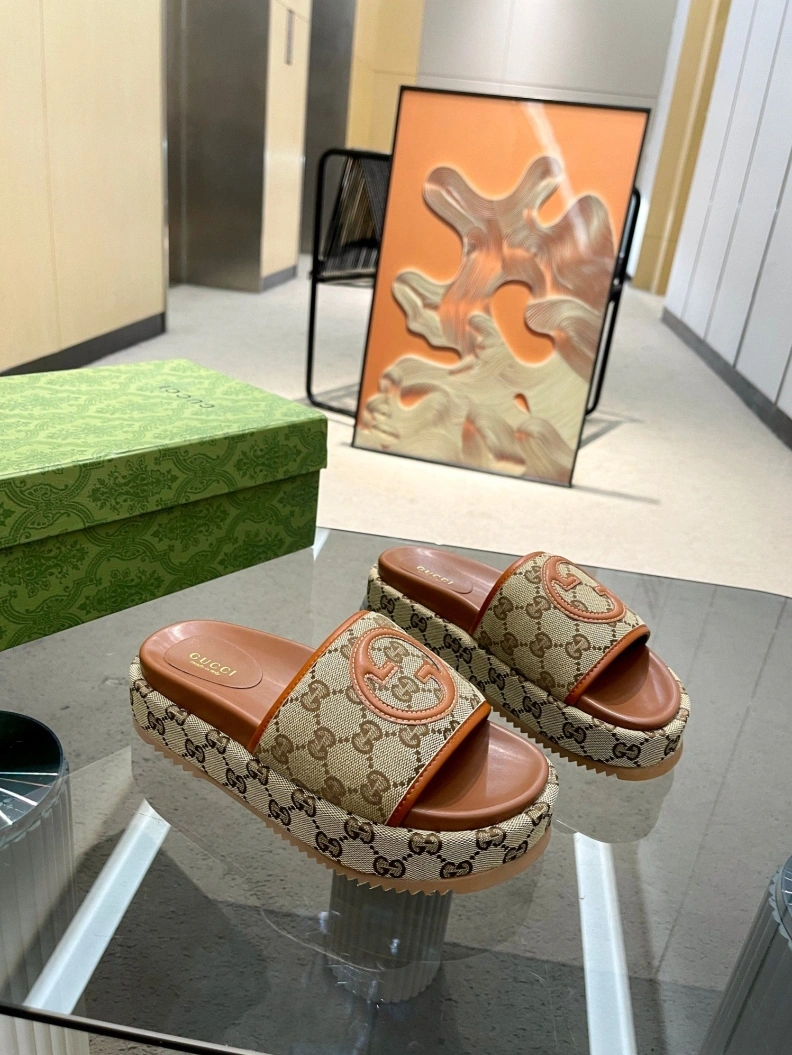 BestValue Gxccx Slippers 157000