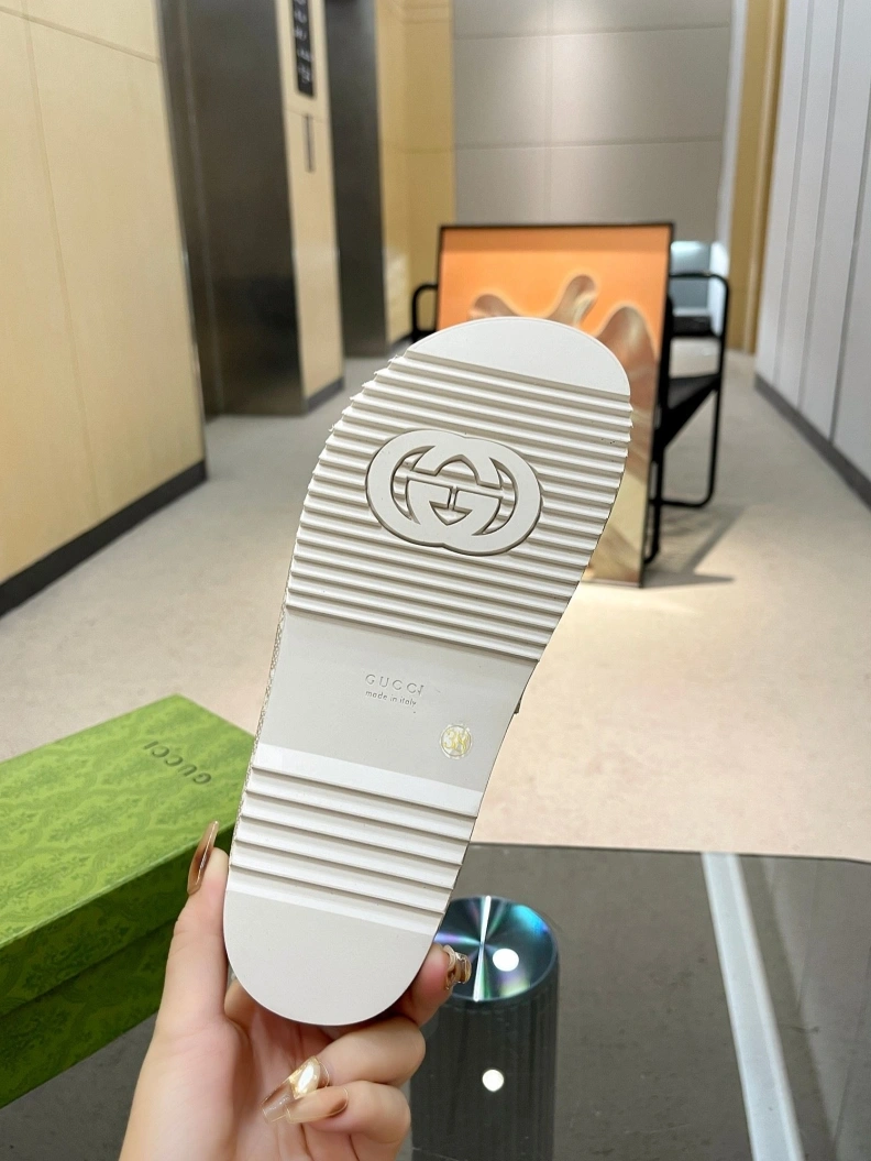 Efficient Gxccx Slippers 156994