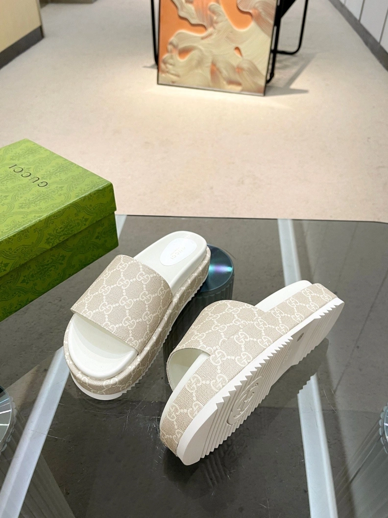Efficient Gxccx Slippers 156994